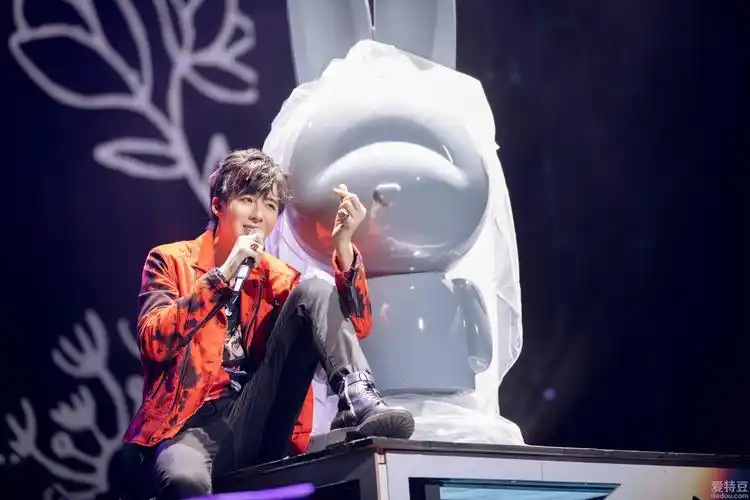 摩登兄弟北京演唱会挑战唱跳两天连开燃爆现场