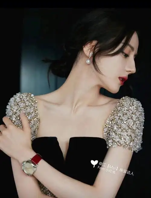 宝藏女孩迪丽热巴这天鹅脖子也太美腻了叭