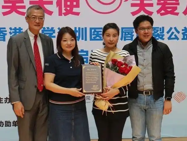 郭晶晶,出生于河北保定人,是一位中国跳水运动员,现已退役!