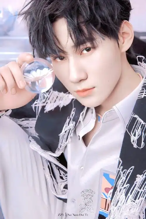 张真源康师傅冰红茶品牌代言人##青年演员张真源