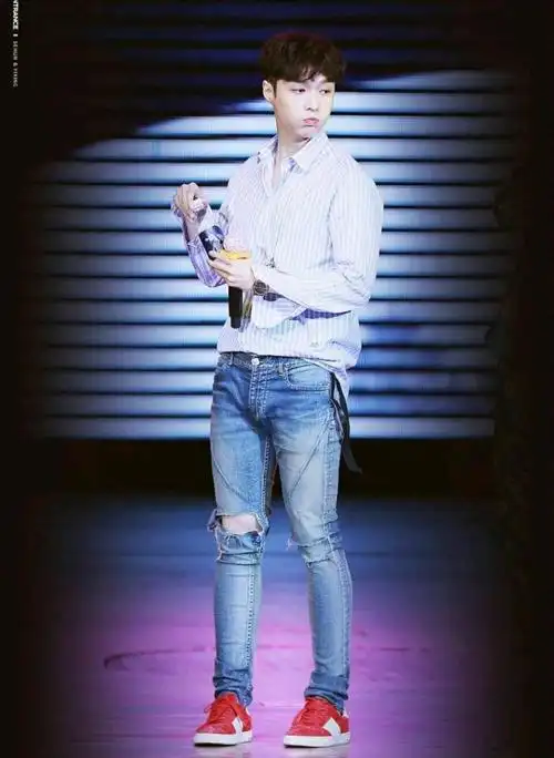 为什么张艺兴看起来那么干净看看他的穿搭你就知道了