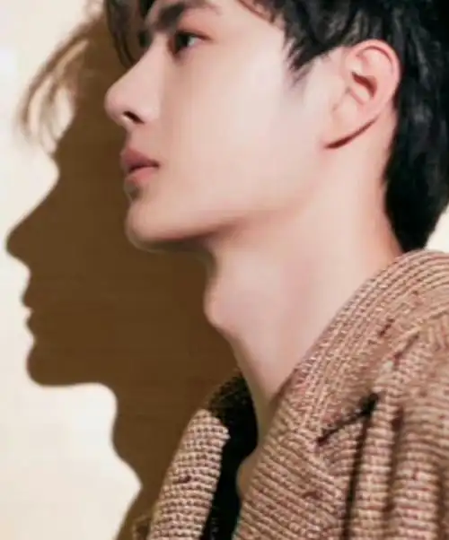 这喉结,我直接开舔#王一博