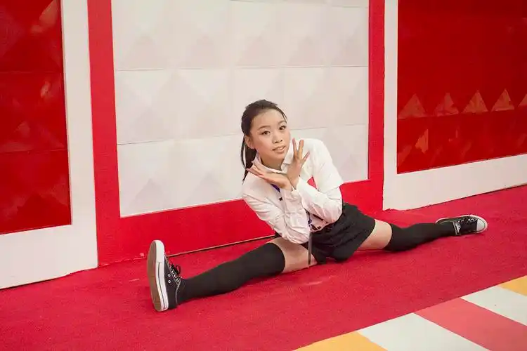 小女孩的一字马