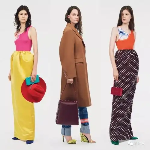 说到色彩搭配想拜rafsimons为师