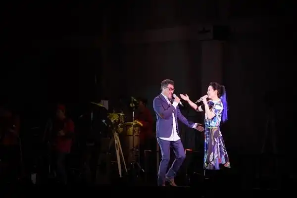 刘若英重磅返场北京开唱 合体被李宗盛亏:上次还单身