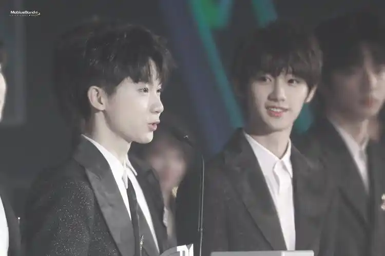 马丁/祺鑫 图源水印 - 堆糖,美图壁纸兴趣社区