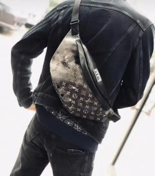 路易威登/lv galaxy银河星空系列discovery腰包 m44444