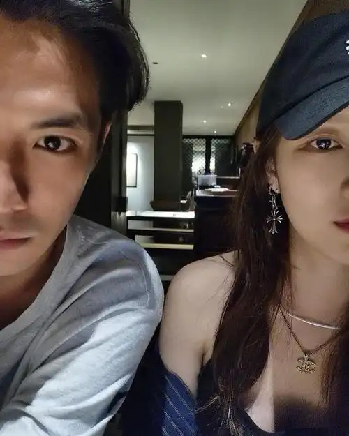 微信公众号 kpopstarz_cn1日,孟佳在自己的sns账号上上传了跟男友