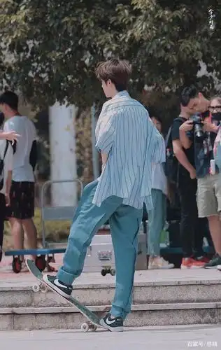 王一博学院风小合集:学长,可以谈个恋爱吗?(幻想中)