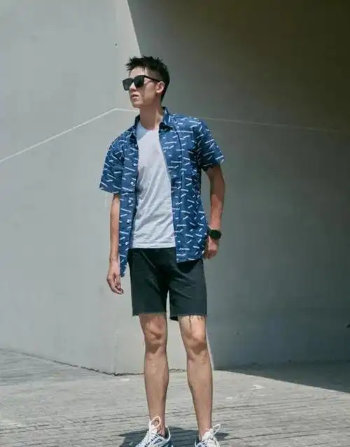 肖战衬衫短裤穿搭,青春有活力,连男生都会多看你几眼