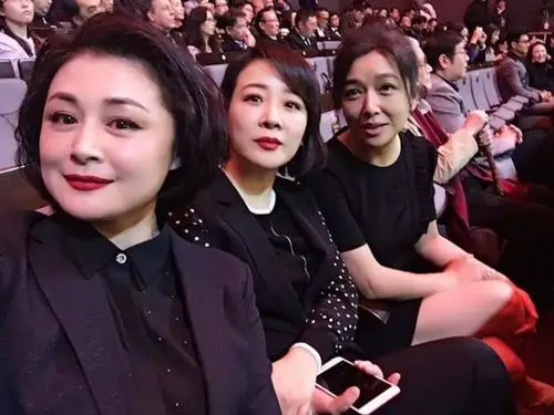 重点来了 ,于月仙与陈小艺,江珊看完这些合影,不仅不让人感叹,没有