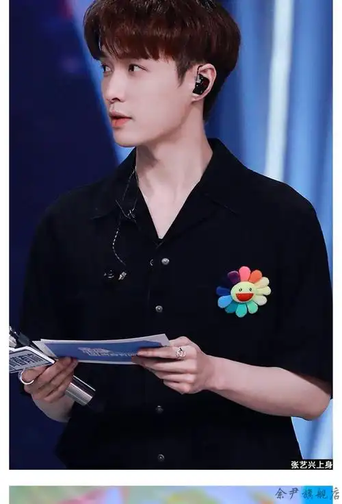 【国内现货】村上隆太阳花胸针挂饰配件挂件钥匙扣别针王一博同款