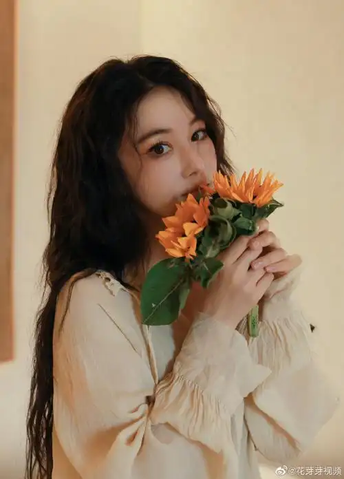 张馨予新发型##张馨予羊毛卷