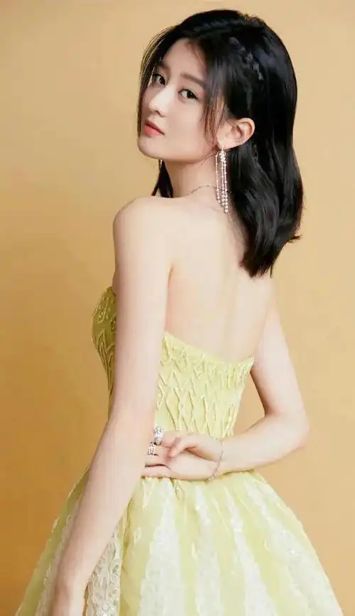 天然美女乔欣值得我们期待