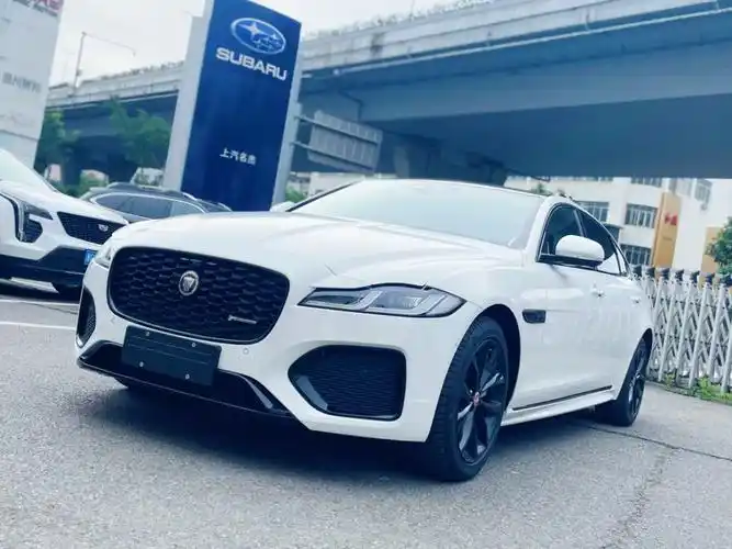 捷豹 xfl  2021款 xfl 2.0t p250 四驱曜黑运动版图片