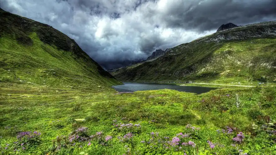 壁纸 瑞士,oberalp湖,山,坡,草,云 3840x2160 uhd 4k 高清壁纸, 图片