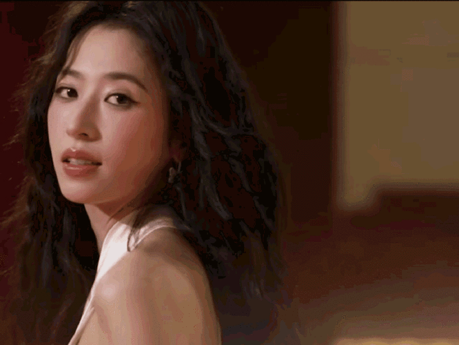 不得不说还得是科班出身才得行,看看其他女明星虽说不上顶