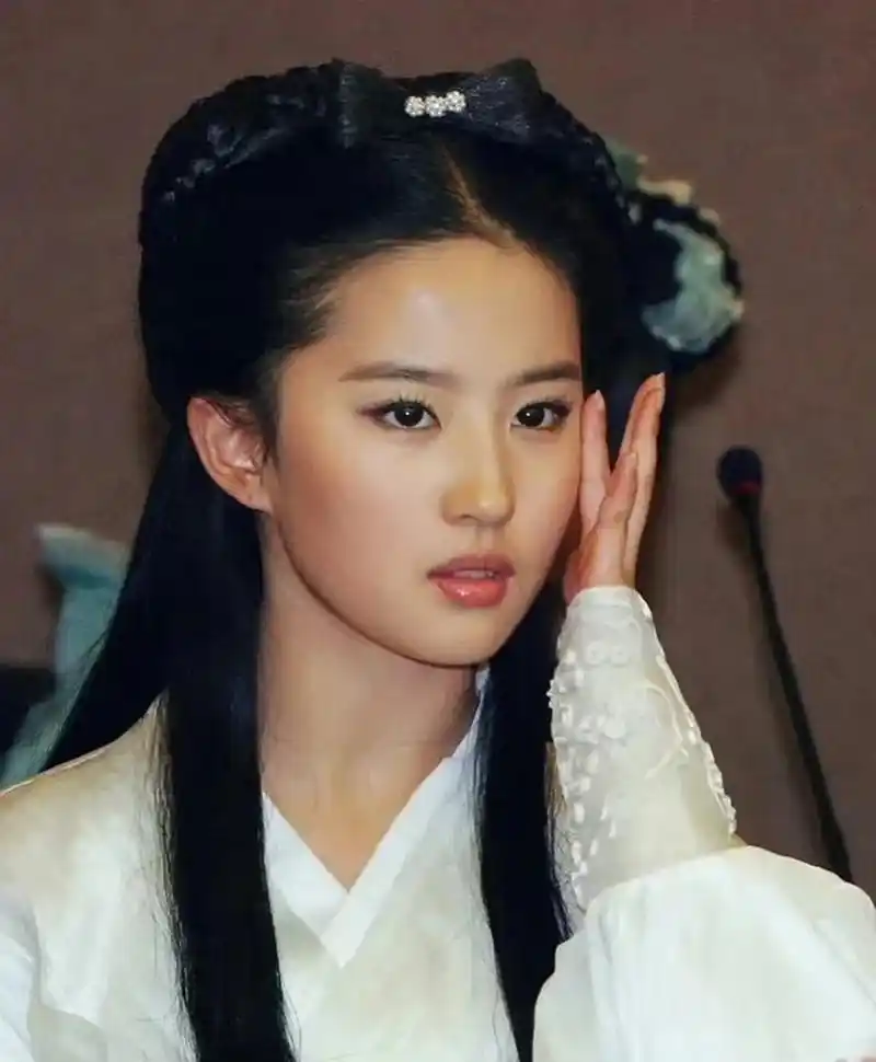 刘亦菲小龙女定妆照