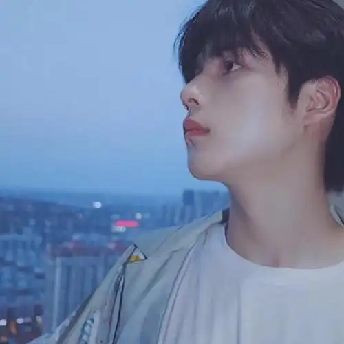 2020qq流行帅气男生头像