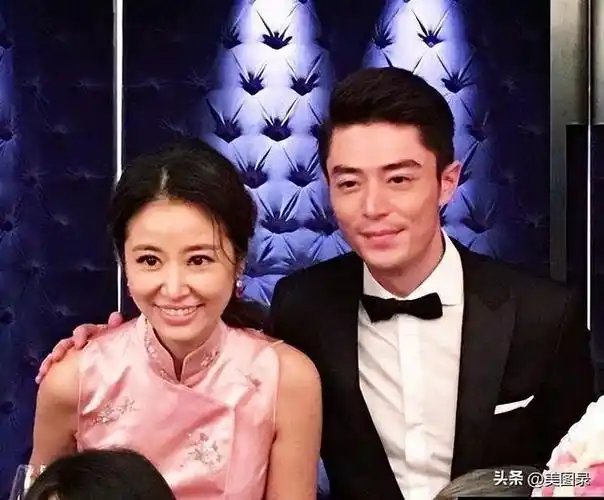 林心如和霍建华,林心如穿卡通皮肤蜡黄难掩阿姨感,老公男神依旧