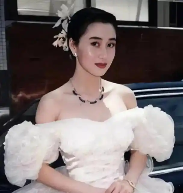 五十年难得一见的大美女利智