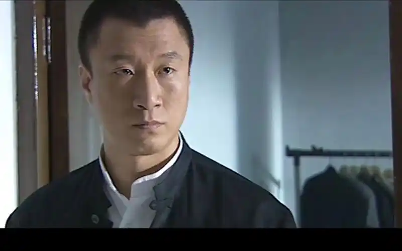 征服:刘华强担心躺在医院的弟弟,不愿意自己一个人逃命