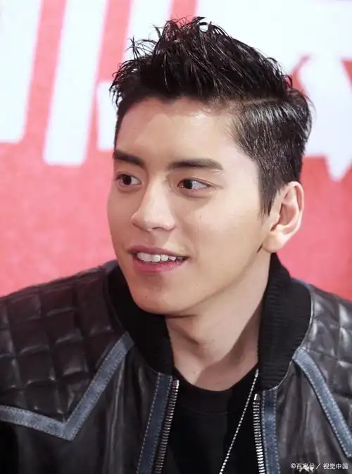 王大陆蔡卓宜感情决裂?新女伴身份流出,曾共赴派对戴情侣手环