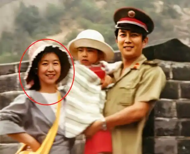 回顾唐国强女儿唐莉母亲悲惨离世后选择原谅父亲不喊壮丽母亲