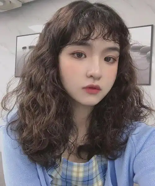 全头小卷烫发型图片 超人气羊毛卷可盐可甜