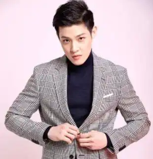 原创男星寇家瑞自曝当爸与女友恋爱7年仍不结婚女儿1岁长相出众