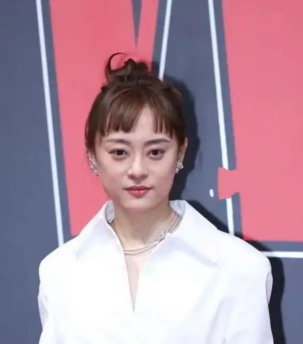 孙俪活动新造型遭吐槽,脸上疑似沟沟壑壑,又老又乏疲态尽显