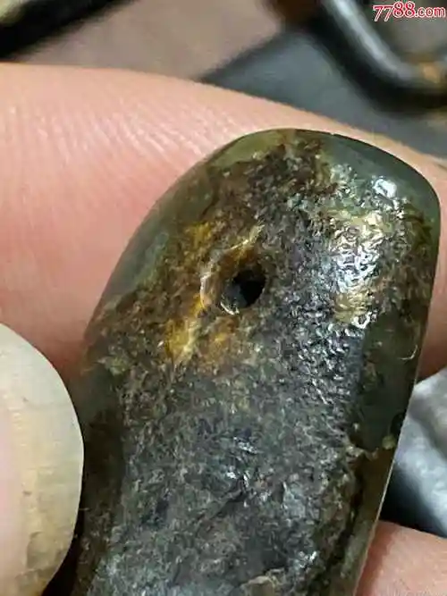 红山时期玉斧子带眼原眼可以佩戴