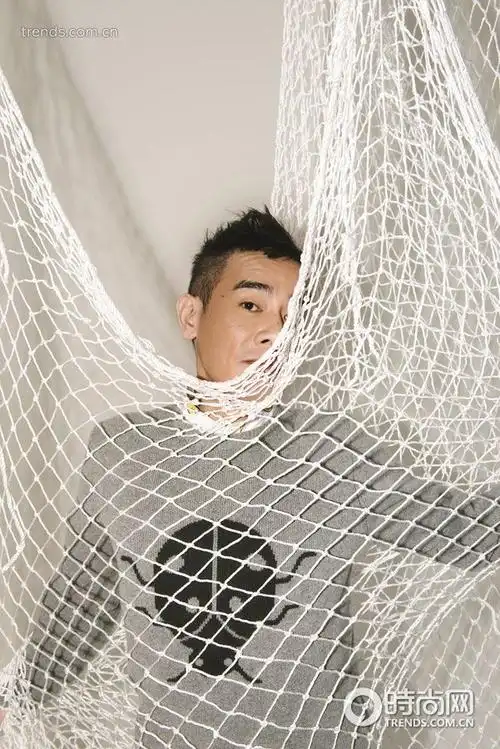 陈小春时尚写真 四十不惑自娱自乐