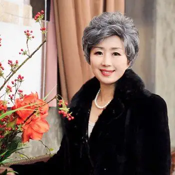 中老年女士短发烫发发型图片 中短发不等式烫发发型