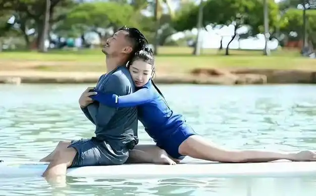 周冬雨为什么不穿平角裤这不太好吧