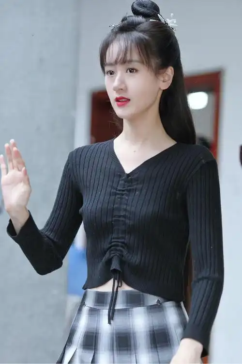 袁冰妍十天上班十套私服,古装路透比璇玑还美,御姐甜妹切换自如