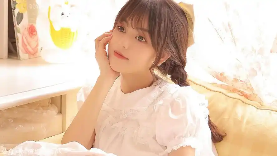 大眼萌妹子动人写真最潮的壁纸