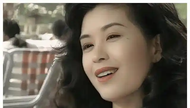 伍咏薇为啥被媒体称为癫后?