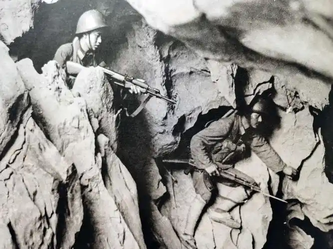 用镜头记录战争.以图片诉说战斗一一来自对越自卫反击战现场图片