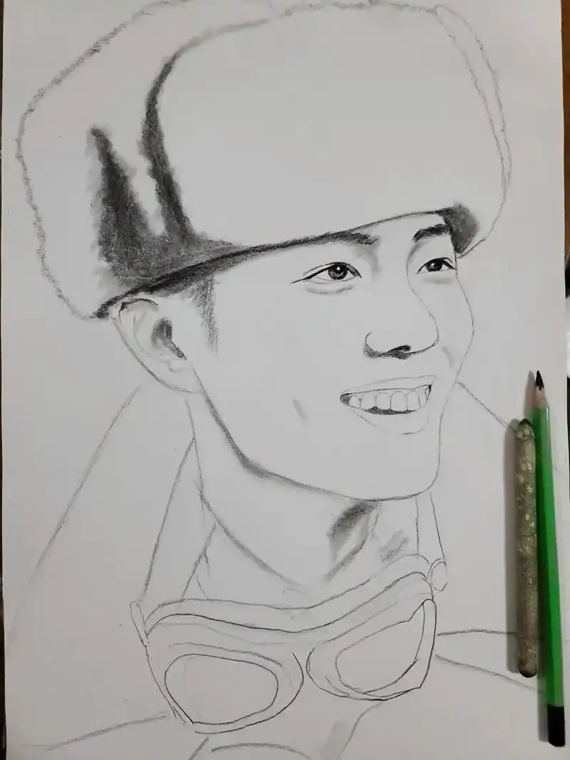 我画的就是肖战 #梦中的那片海 #肖战肖春生 #彩铅线稿  - 抖音