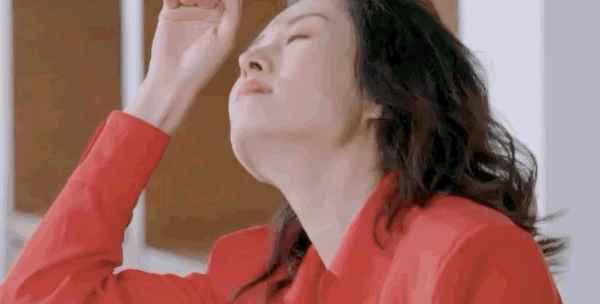 刘敏涛小表情不断,随便一截图就是表情包下面给大家奉上刘敏涛跳无价