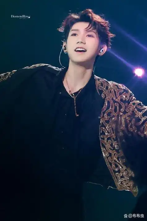 王源恋情疑云:揭秘他与李恩童的亲密关系