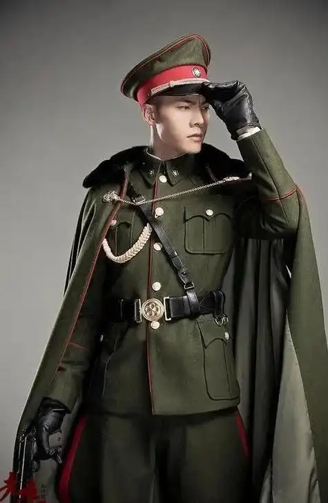 陈伟霆当时饰演的《老九门》中张大佛爷军装扮相惊艳了多少人.