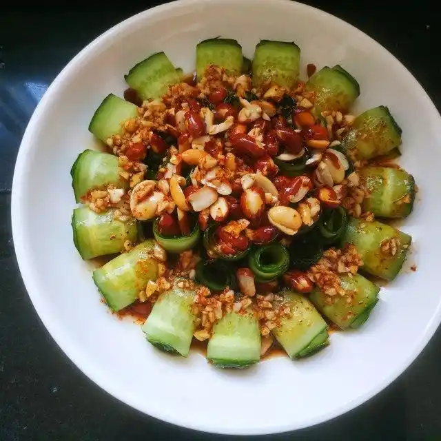 凉拌黄瓜卷,色香味俱全,麻辣爽口