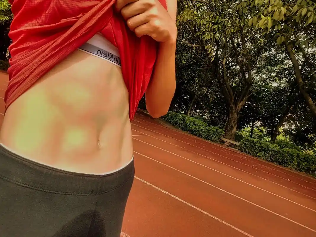 练体育有腹肌胳膊粗的女生是不是没有男生喜欢#无性别穿搭 #180