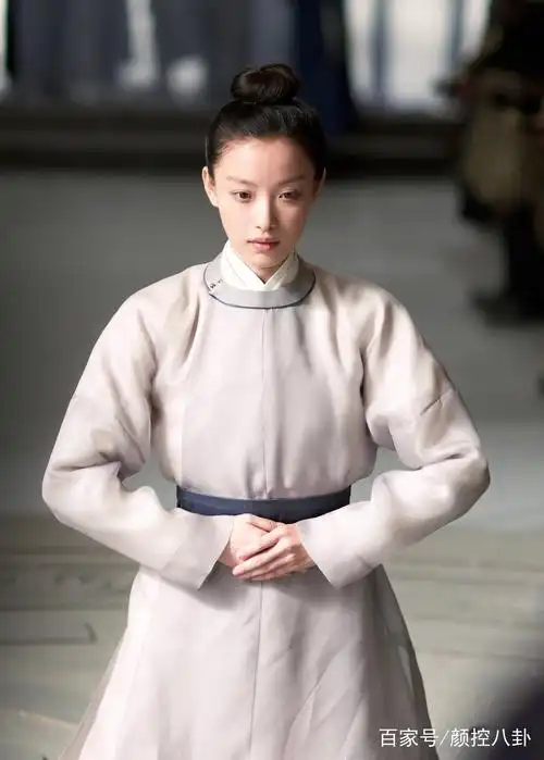 剧中有一半的时间倪妮的装扮都是男装,倪妮真是我见过古装剧,女扮男装