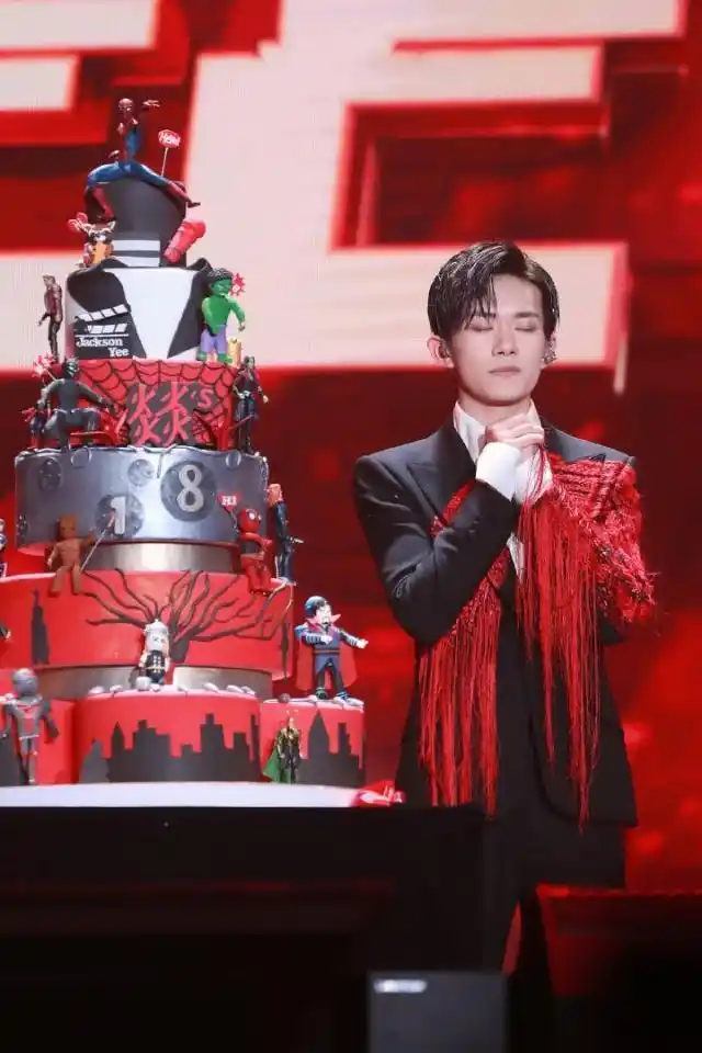 易烊千玺的18岁生日会,精心布置的舞台被恶意造谣,无奈!