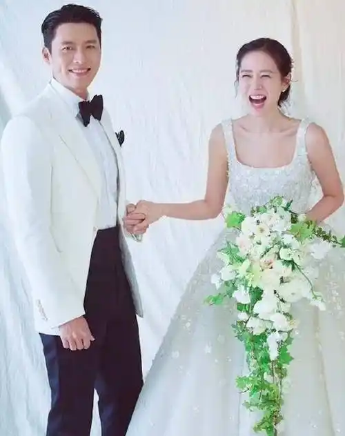 恭喜两对新人陈乔恩艾伦领证结婚玄彬孙艺珍婚纱照很养眼