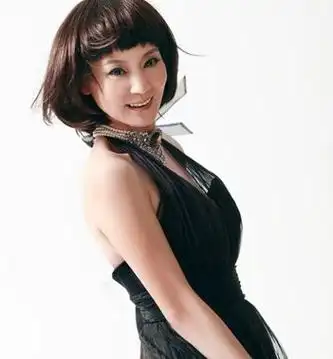 2011年,琼瑶女郎刘雪华爱人坠楼身亡,灵堂上她哭着喊"爸爸"?