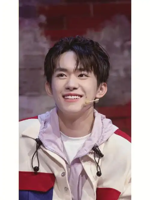 想念跳舞的千玺了这就是街舞易烊千玺